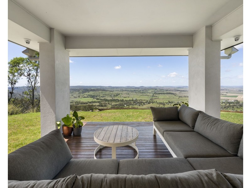 40 Panoramic Drive, Preston QLD 4352