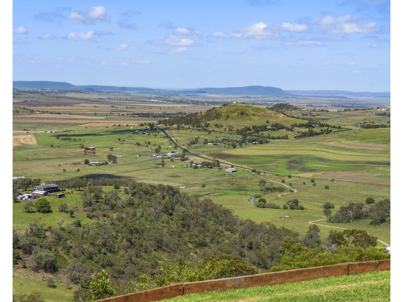 40 Panoramic Drive, Preston QLD 4352