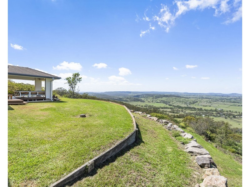 40 Panoramic Drive, Preston QLD 4352