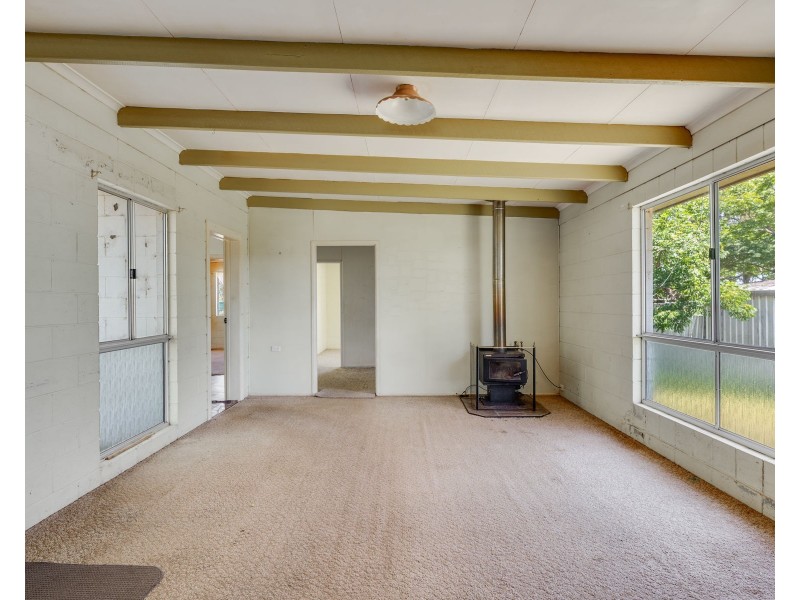 24 Cooke Street, Goombungee QLD 4354