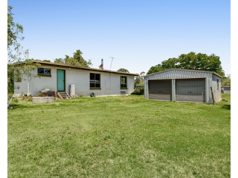 24 Cooke Street, Goombungee QLD 4354