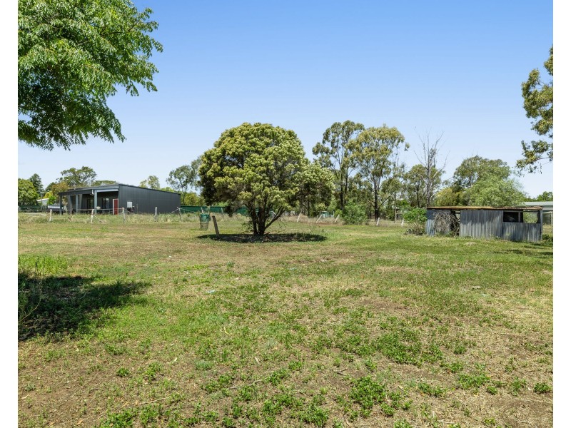 24 Cooke Street, Goombungee QLD 4354