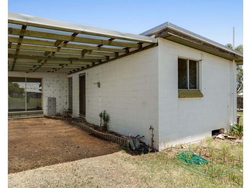24 Cooke Street, Goombungee QLD 4354