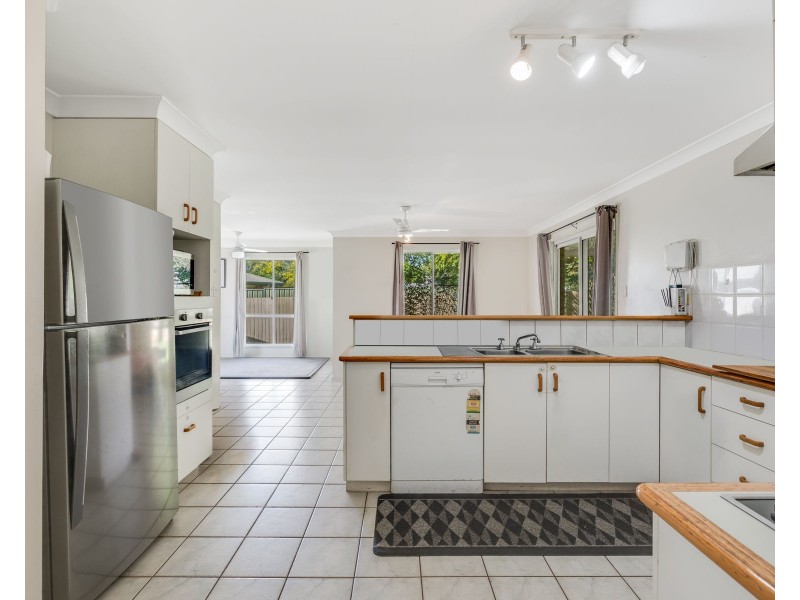 2 Gundry Court, Kearneys Spring QLD 4350