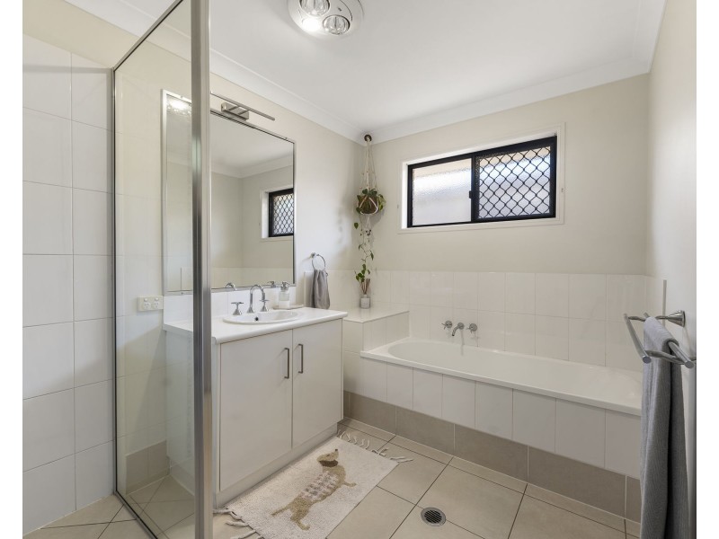 33 Wareena Crescent, Glenvale QLD 4350