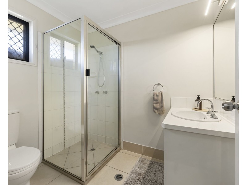 33 Wareena Crescent, Glenvale QLD 4350