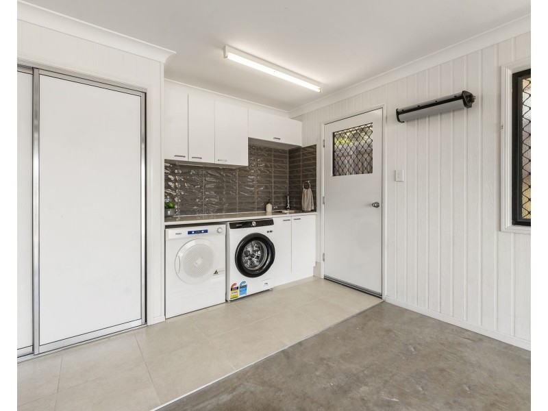 33 Wareena Crescent, Glenvale QLD 4350