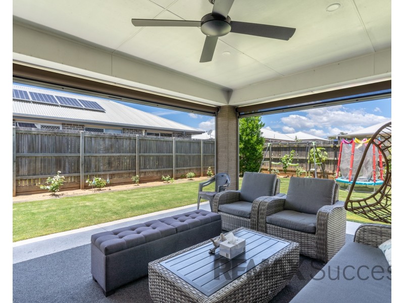 202 Nelson Street, Kearneys Spring QLD 4350