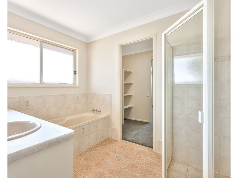 20 Weir Court, Harristown QLD 4350