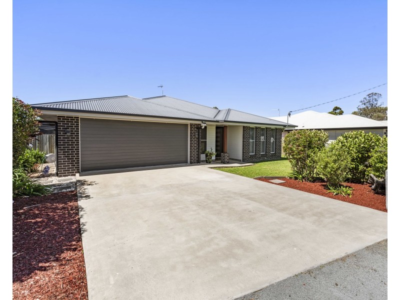 17 Railway Street, Wyreema QLD 4352
