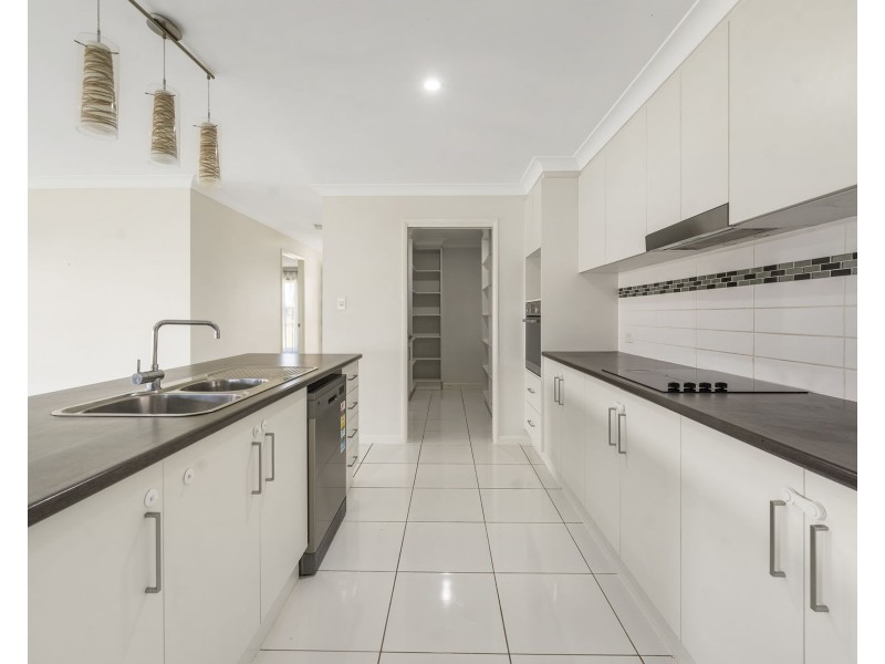 17 Railway Street, Wyreema QLD 4352