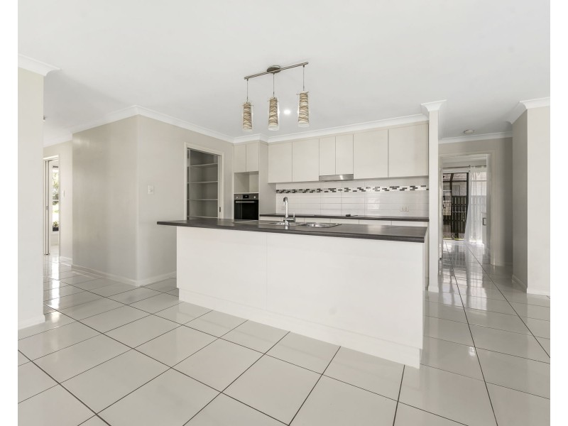 17 Railway Street, Wyreema QLD 4352