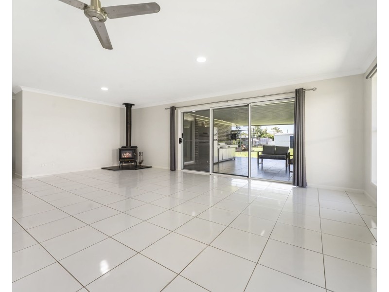 17 Railway Street, Wyreema QLD 4352