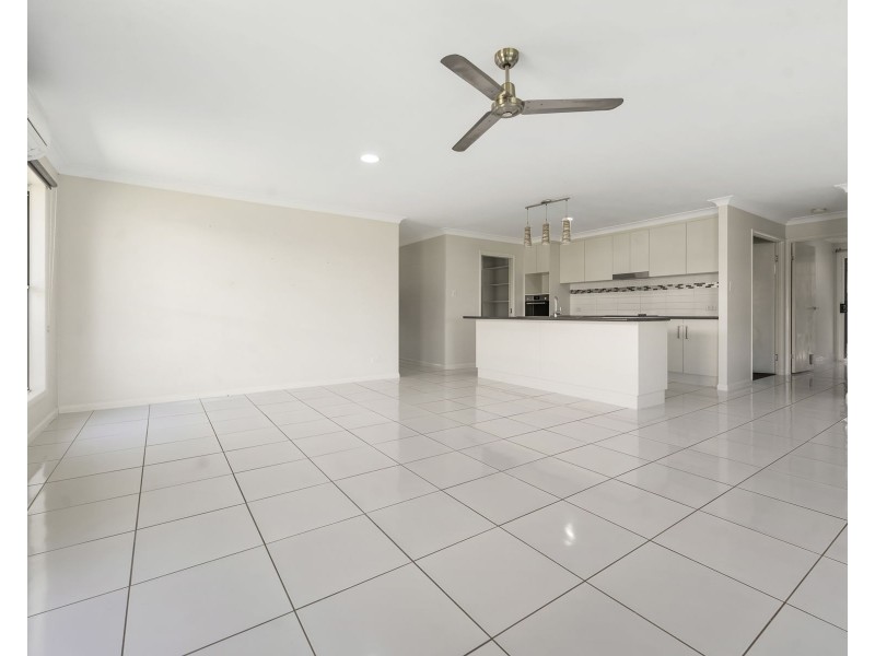 17 Railway Street, Wyreema QLD 4352