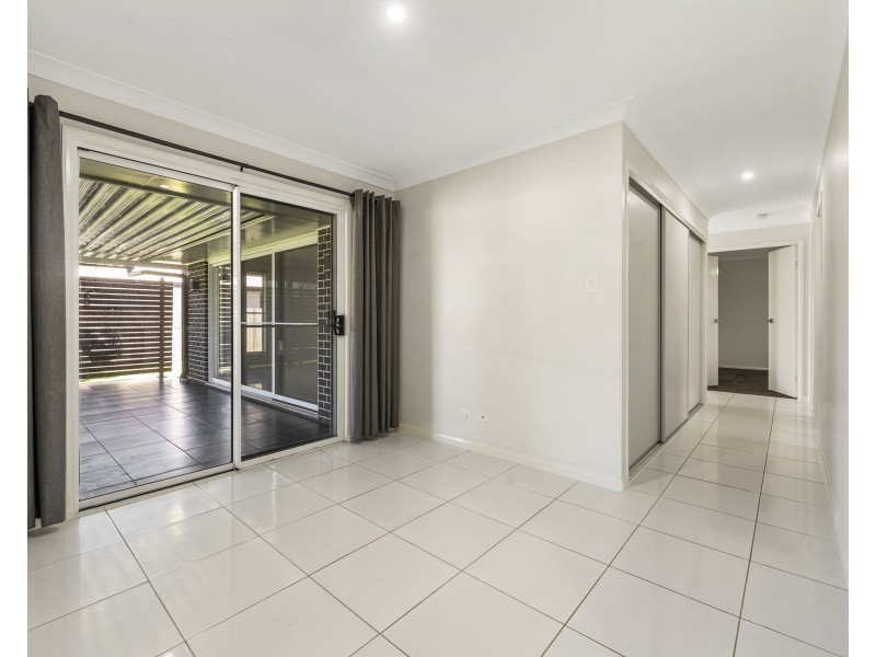17 Railway Street, Wyreema QLD 4352