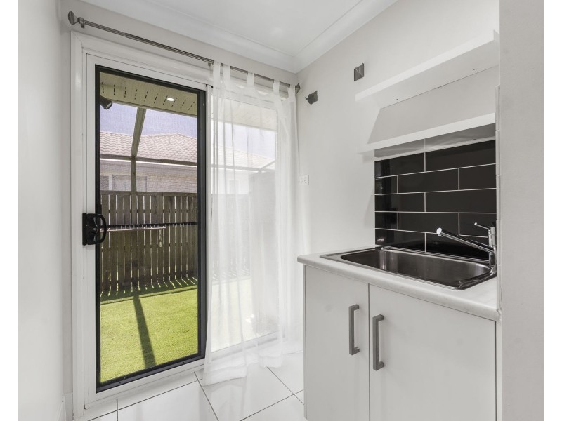 17 Railway Street, Wyreema QLD 4352