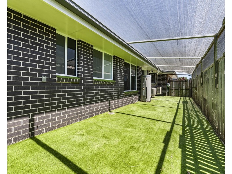 17 Railway Street, Wyreema QLD 4352