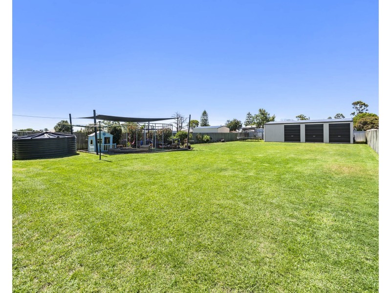 17 Railway Street, Wyreema QLD 4352