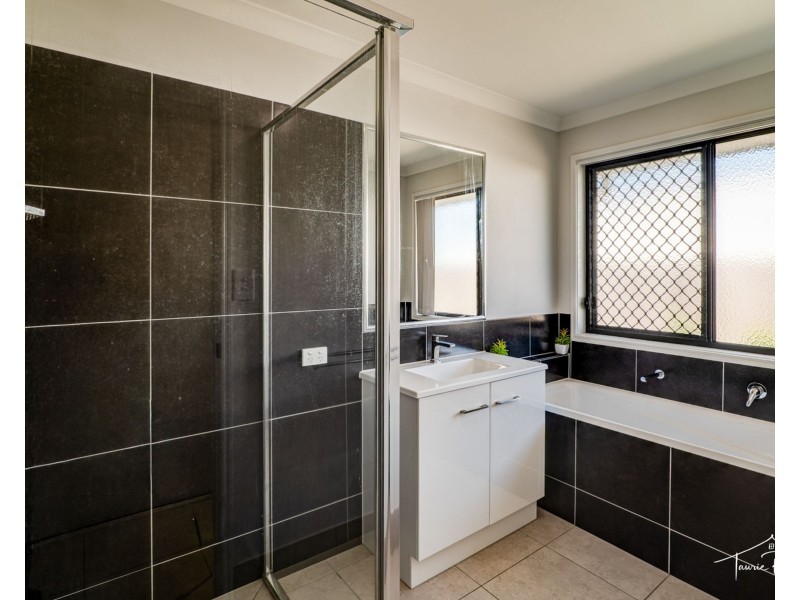 11 Hastings Avenue, Plainland QLD 4341