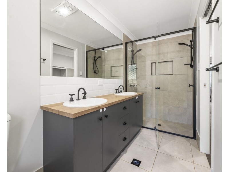 75 Green Gully Road, Upper Lockyer QLD 4352