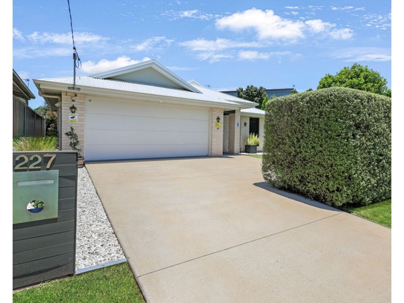 227 New England Highway, Harlaxton QLD 4350