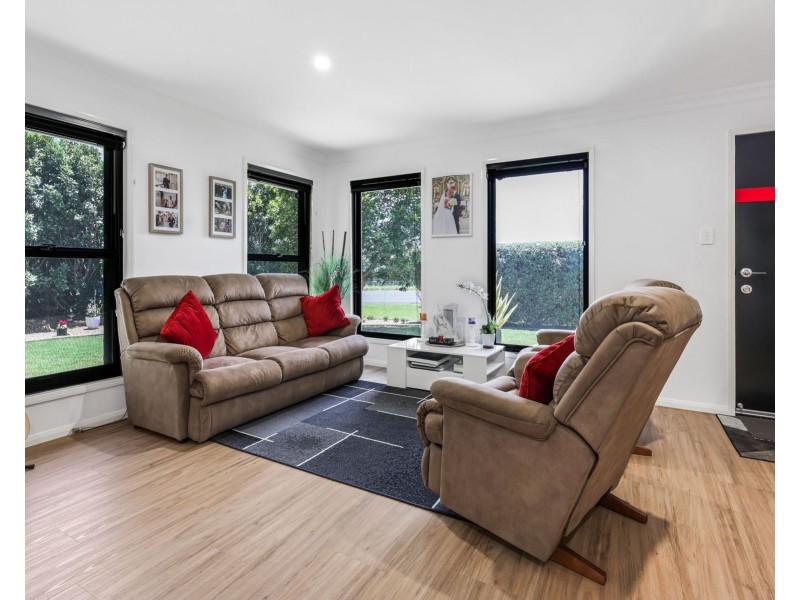 227 New England Highway, Harlaxton QLD 4350