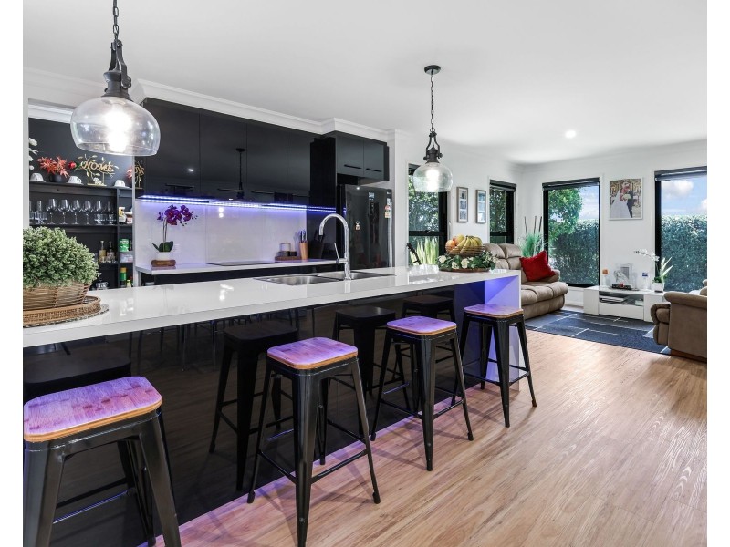 227 New England Highway, Harlaxton QLD 4350