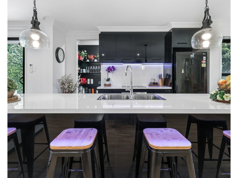 227 New England Highway, Harlaxton QLD 4350