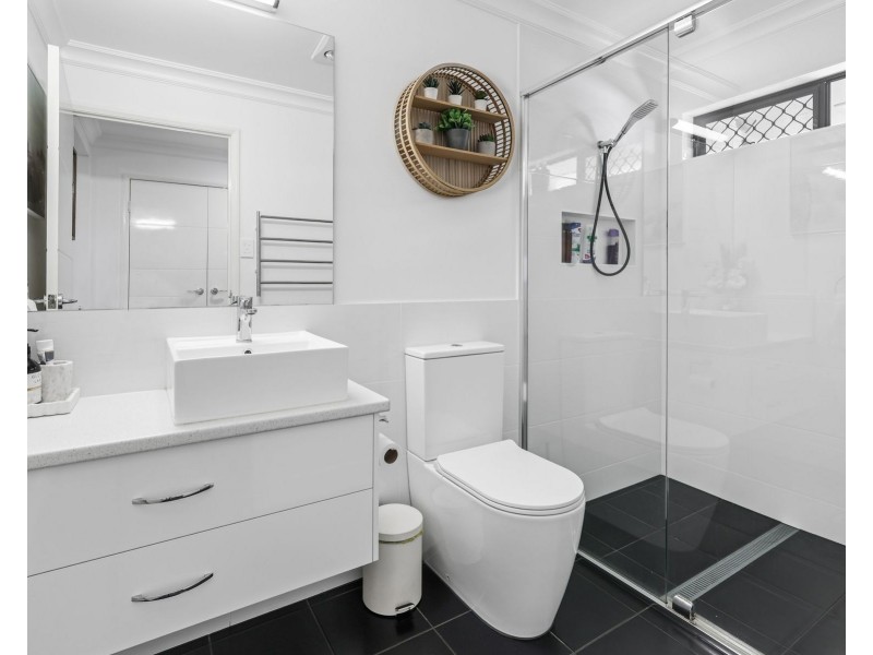 227 New England Highway, Harlaxton QLD 4350