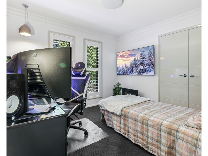 227 New England Highway, Harlaxton QLD 4350