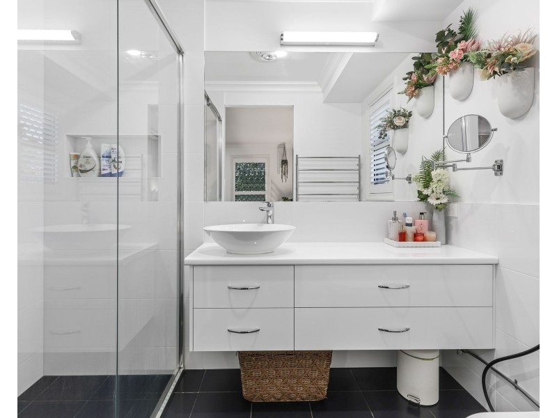 227 New England Highway, Harlaxton QLD 4350