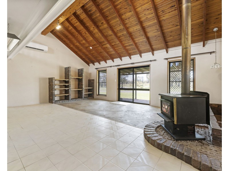 2 Mocatta Street, Goombungee QLD 4354