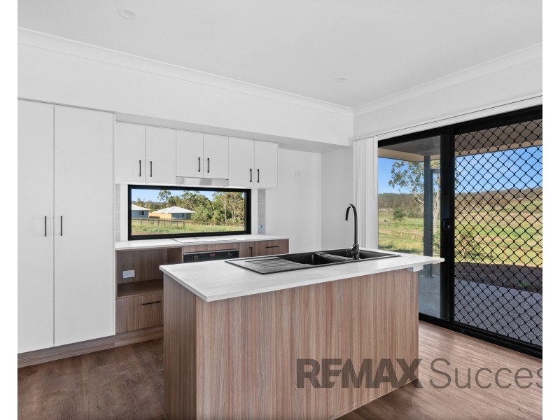 1/32 Aquila Drive, Meringandan West QLD 4352