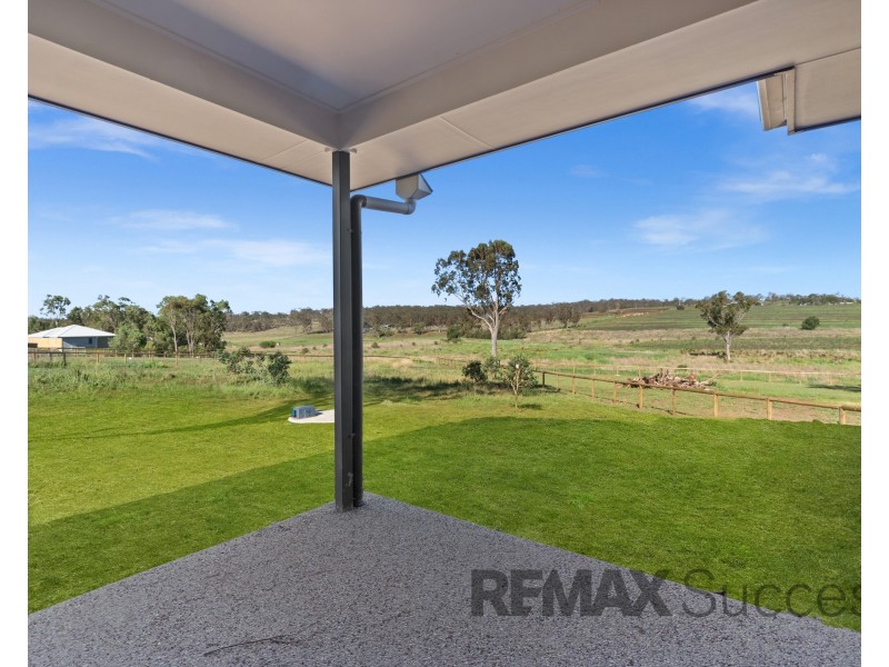 1/32 Aquila Drive, Meringandan West QLD 4352