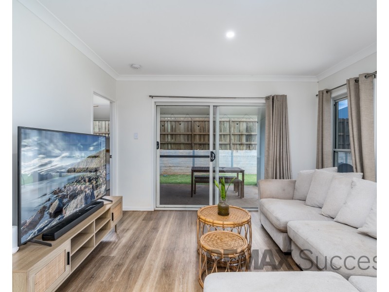 8 Darlobah Street, Highfields QLD 4352