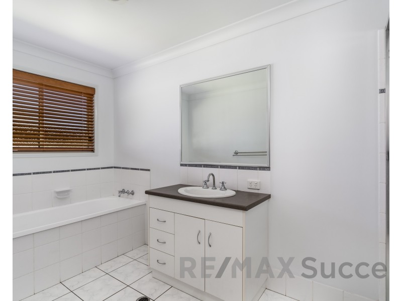 11 Ridgewood Drive, Middle Ridge QLD 4350