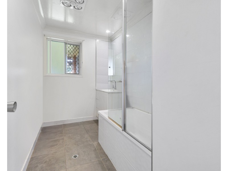 2/3 Gabrielle Street, Kearneys Spring QLD 4350