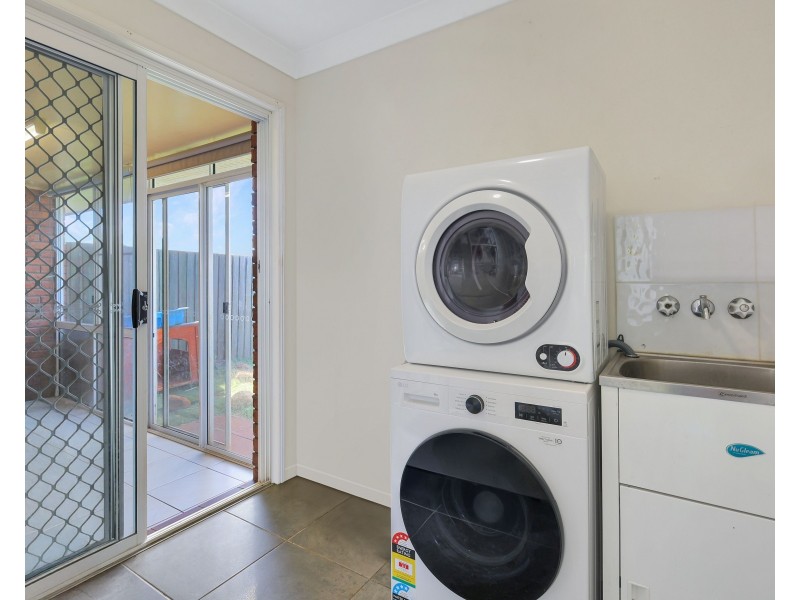 2/3 Gabrielle Street, Kearneys Spring QLD 4350