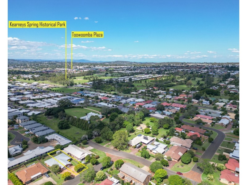 2/3 Gabrielle Street, Kearneys Spring QLD 4350