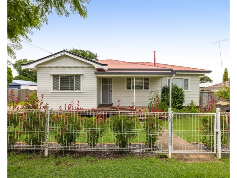 737 Ruthven Street, South Toowoomba QLD 4350
