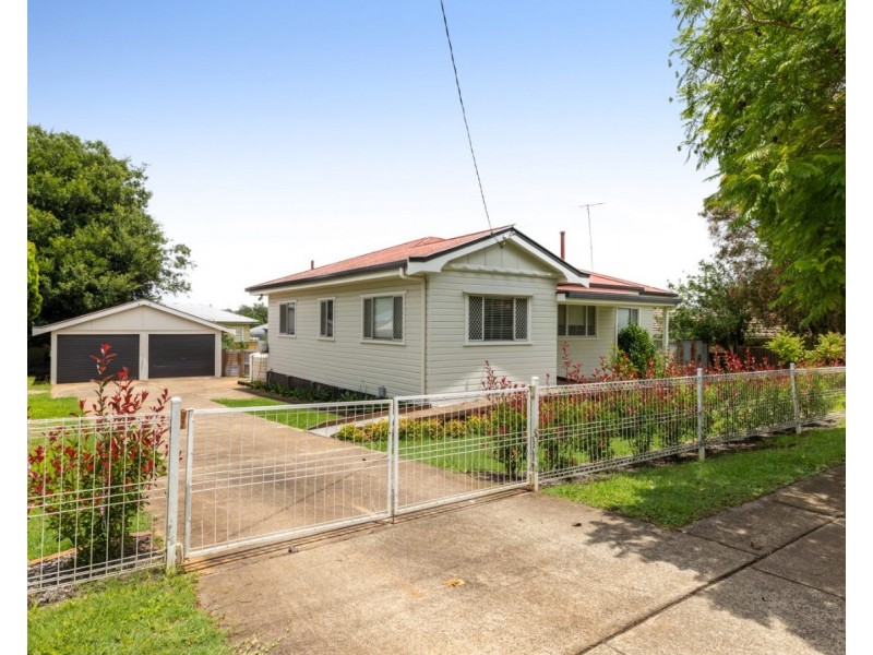 737 Ruthven Street, South Toowoomba QLD 4350