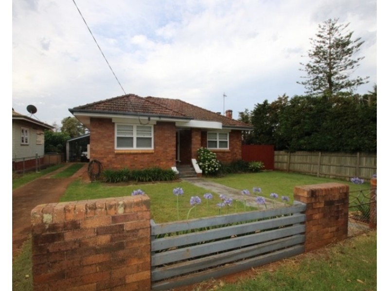 1a Wallace Street, Newtown QLD 4350