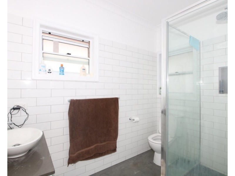 1a Wallace Street, Newtown QLD 4350