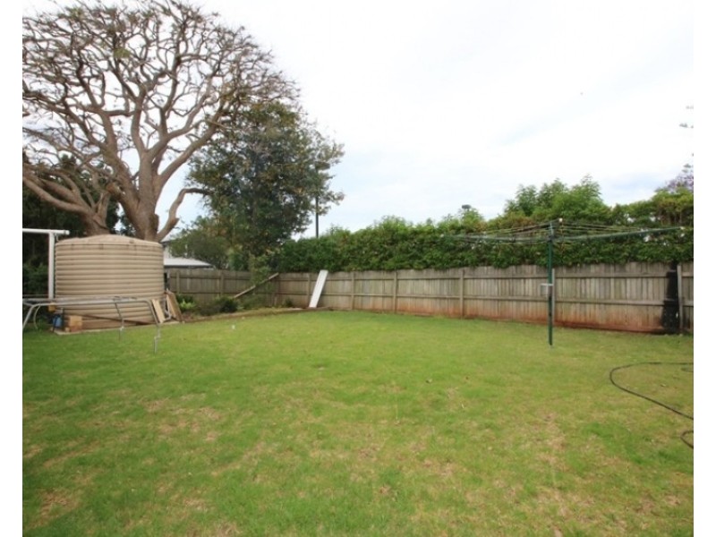 1a Wallace Street, Newtown QLD 4350