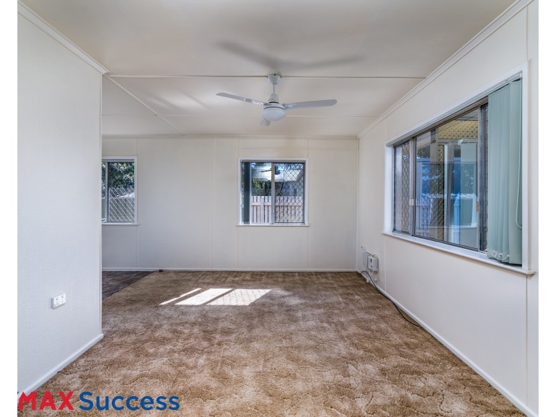 3 Clyde Street, Mount Lofty QLD 4350