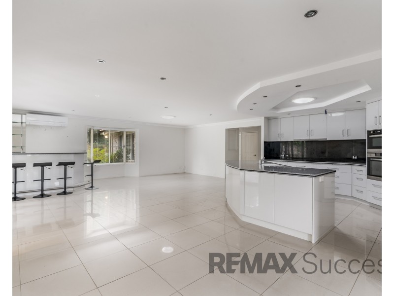 12 Windemere Terrace, Mount Lofty QLD 4350