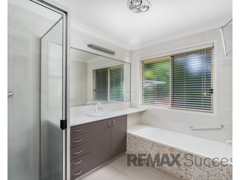 12 Windemere Terrace, Mount Lofty QLD 4350