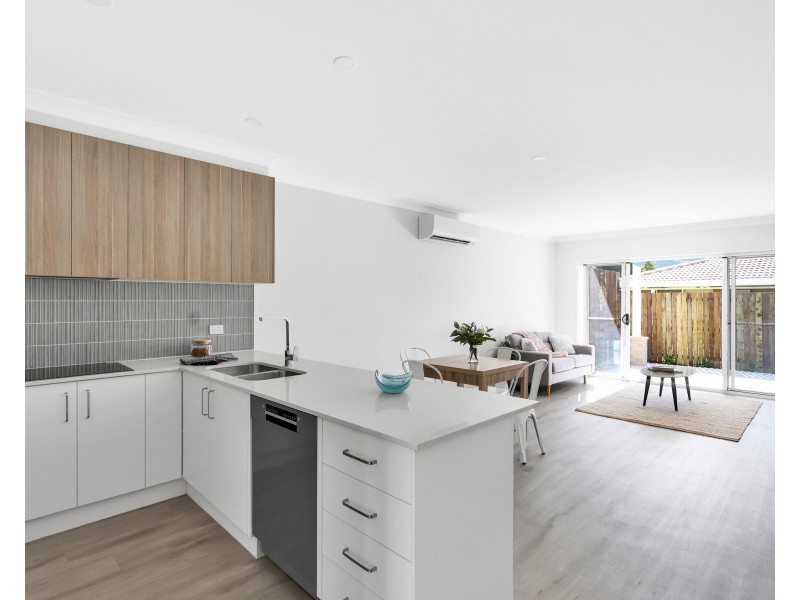 2/5 Noll Street, Kearneys Spring QLD 4350