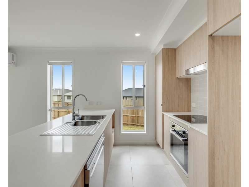 10 Rivergum Esplanade, Cotswold Hills QLD 4350