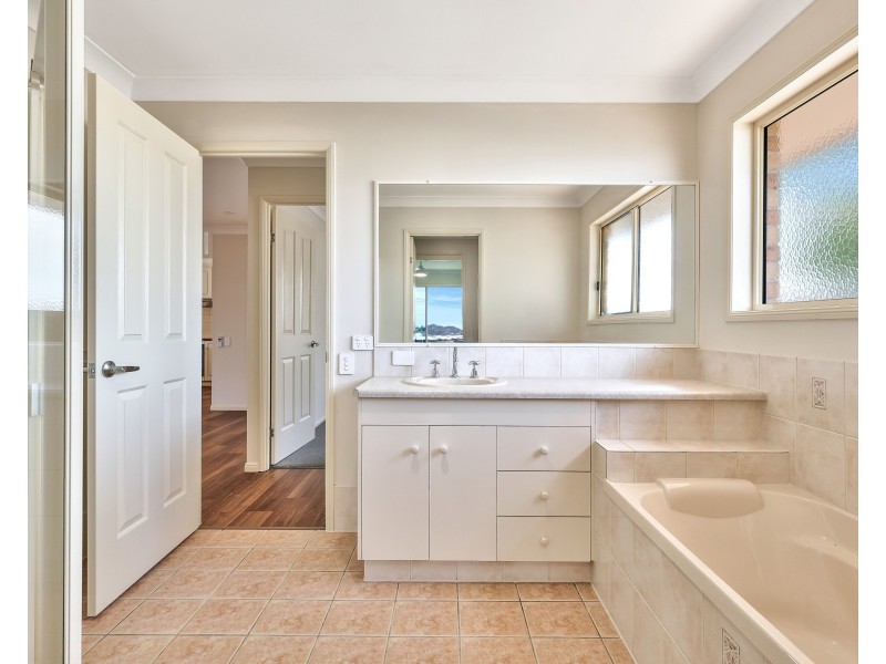 20 Weir Court, Harristown QLD 4350